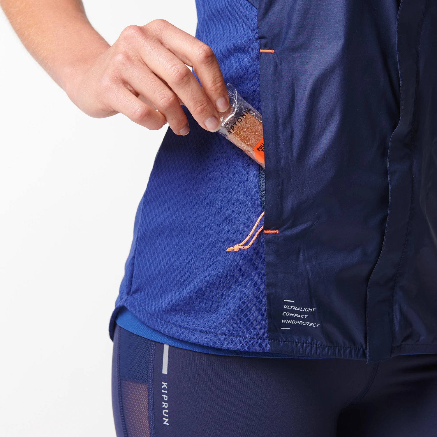 Kiprun Light Women's Running Sleeveless Jacket - Image 17