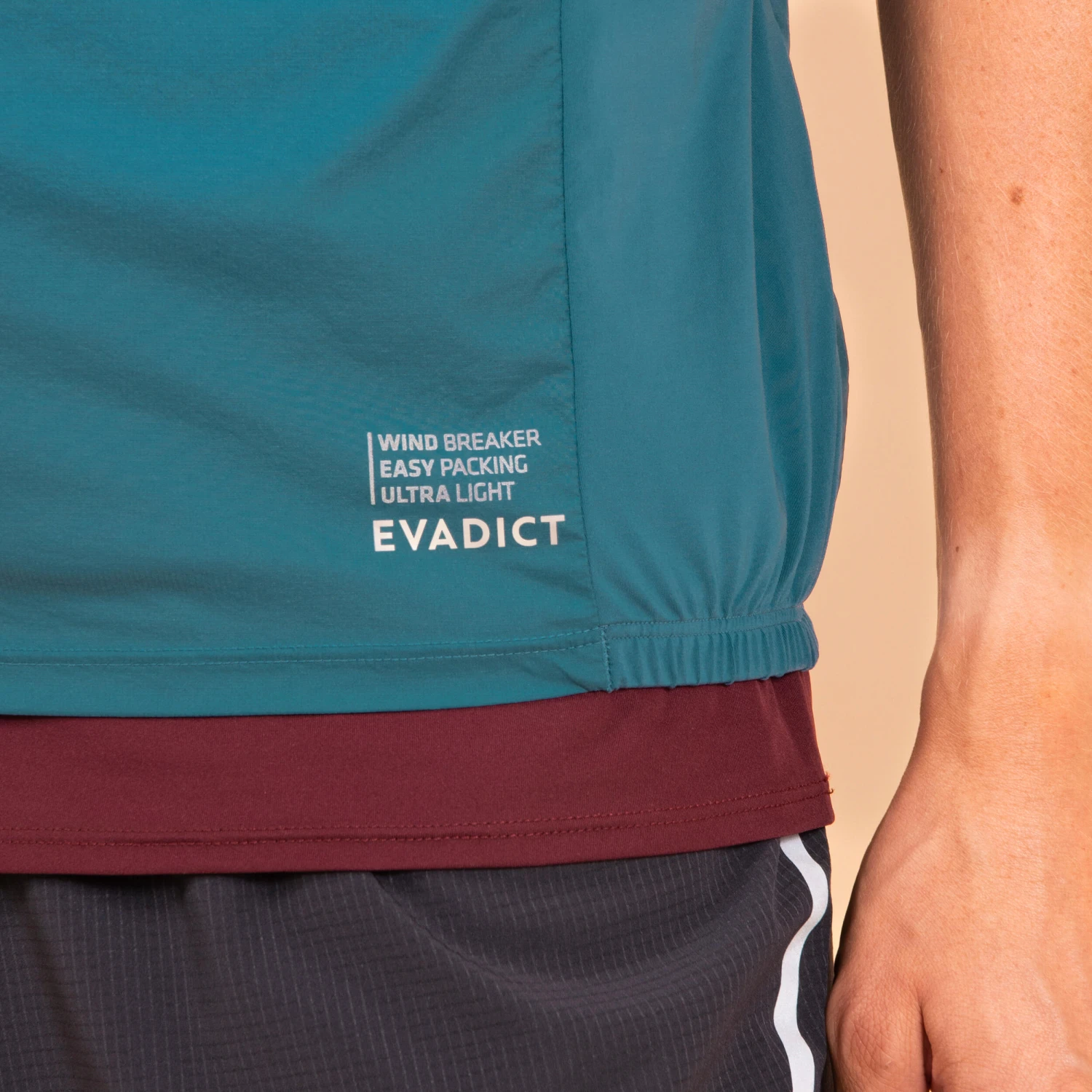 MEN'S TRAIL RUNNING SLEEVELESS WINDPROOF JACKET - Image 10