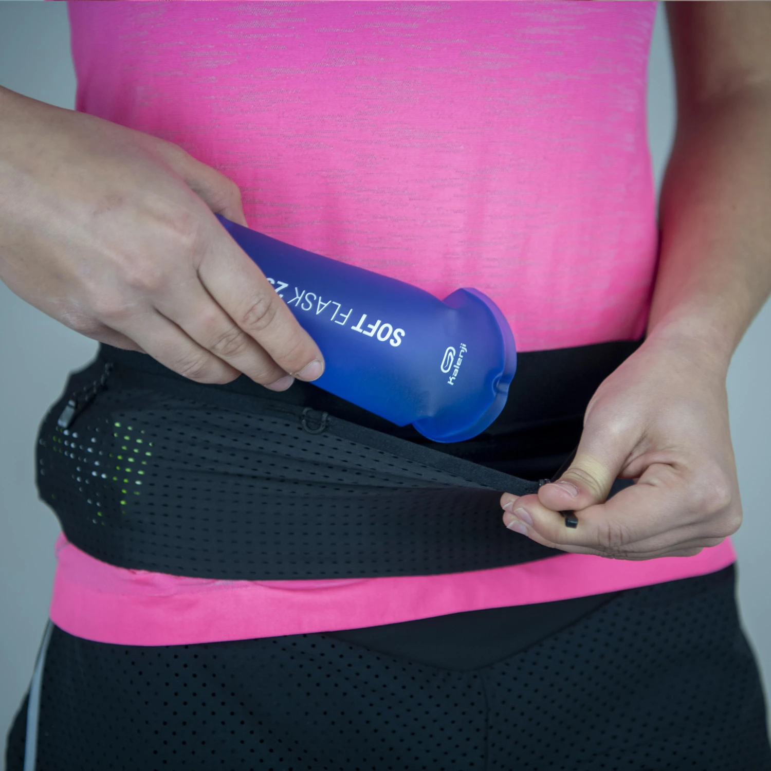 HYDRATION FLASK-CARRYING RUNNING BELT - BLACK - Image 3